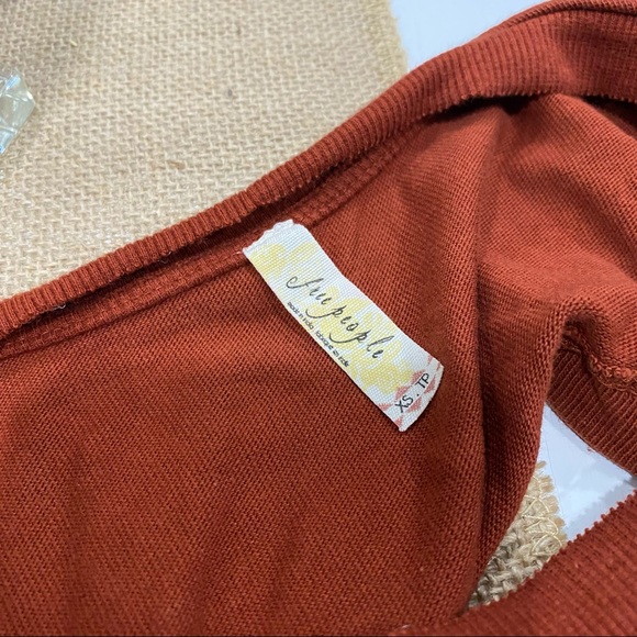 Free People Floral Lace Details Pullover Sweatshirt Top Open Back Sz XS Orange - Picture 8 of 13